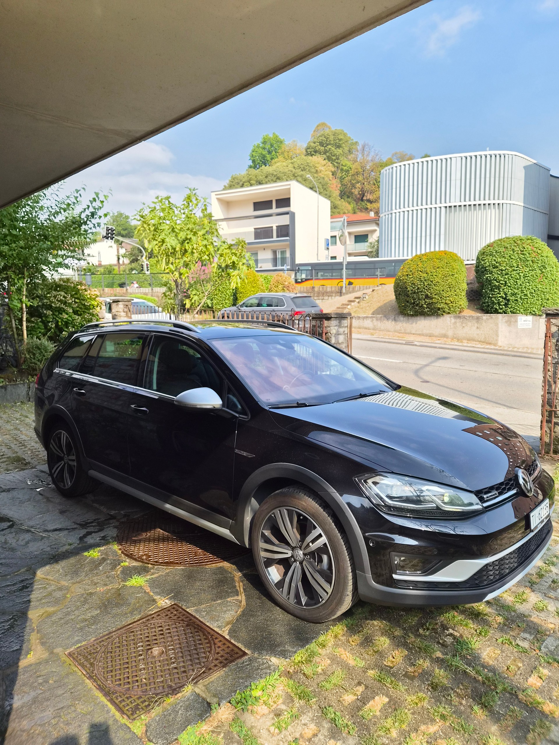 VW Variant Altrack 2.0-image-5