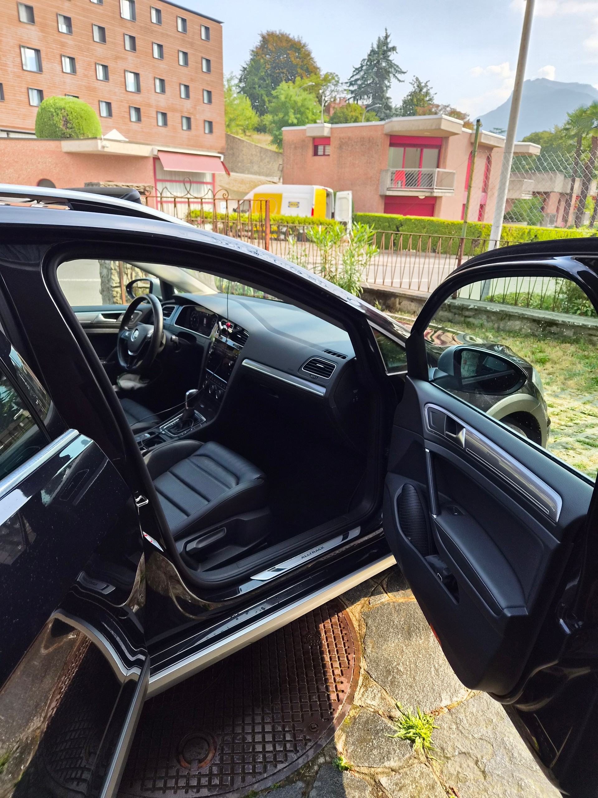 VW Variant Altrack 2.0-image-9