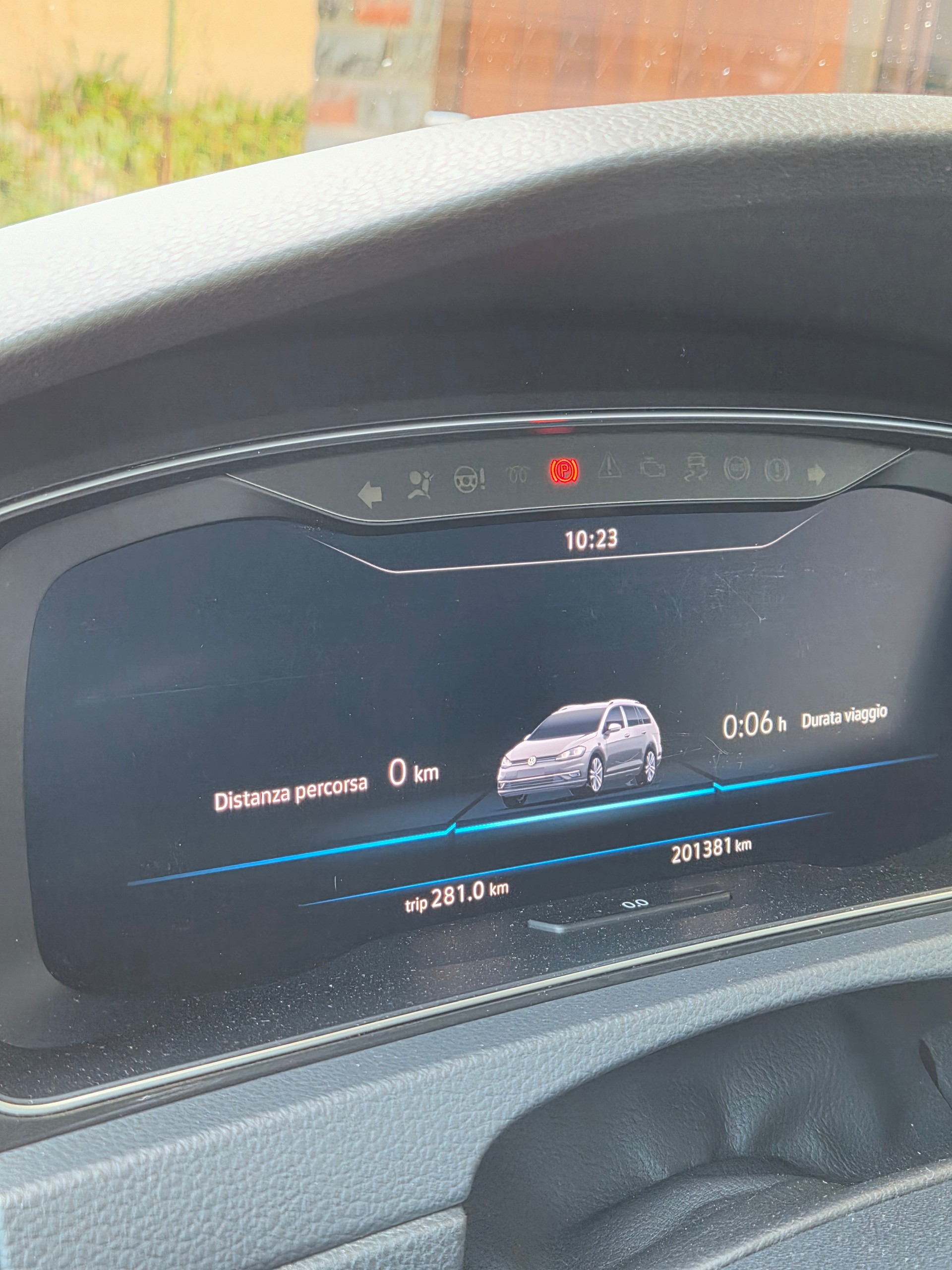 VW Variant Altrack 2.0-image-6