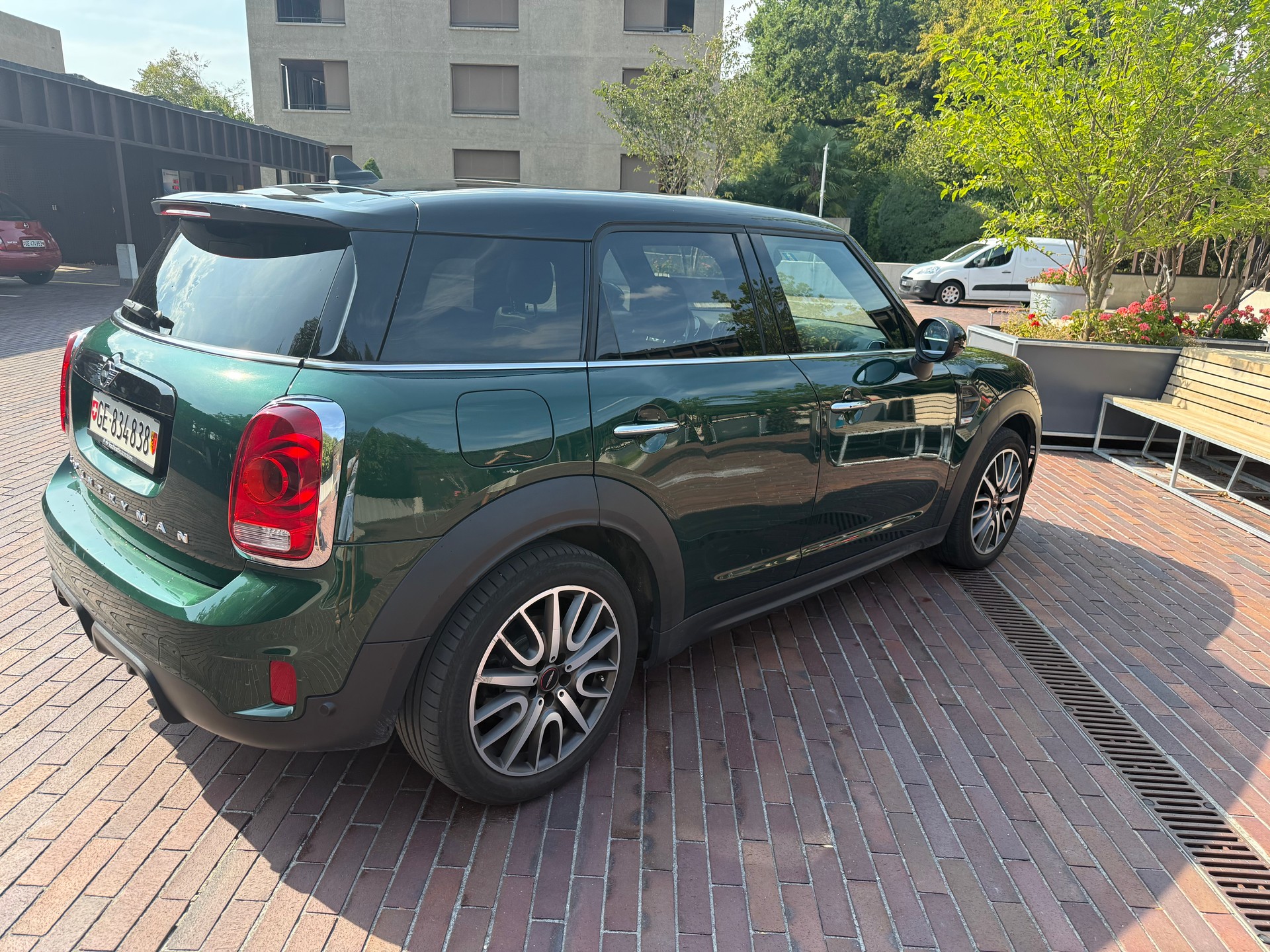 MINI 1.5i Cooper ALL4-image-2