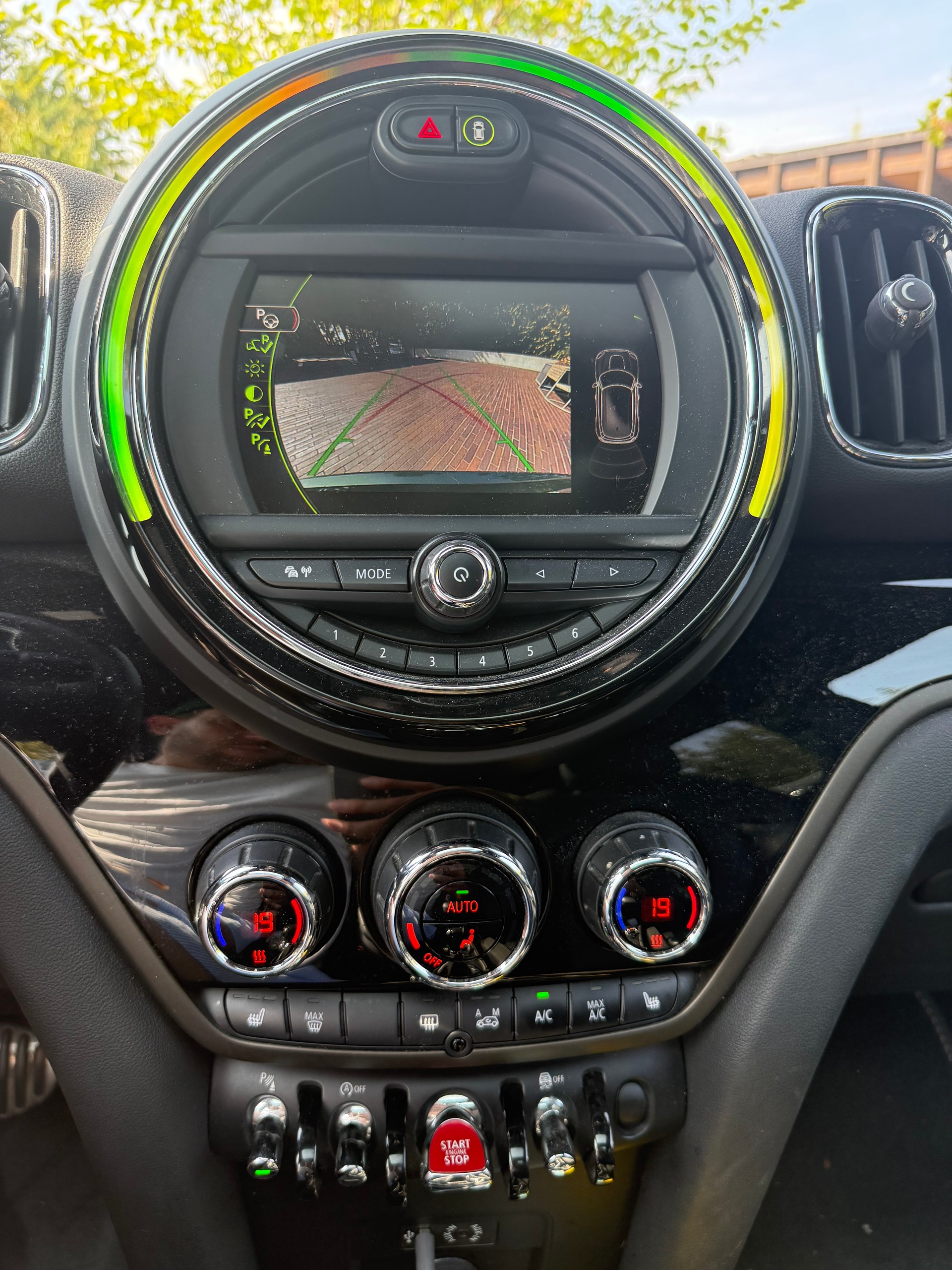 MINI 1.5i Cooper ALL4-image-4