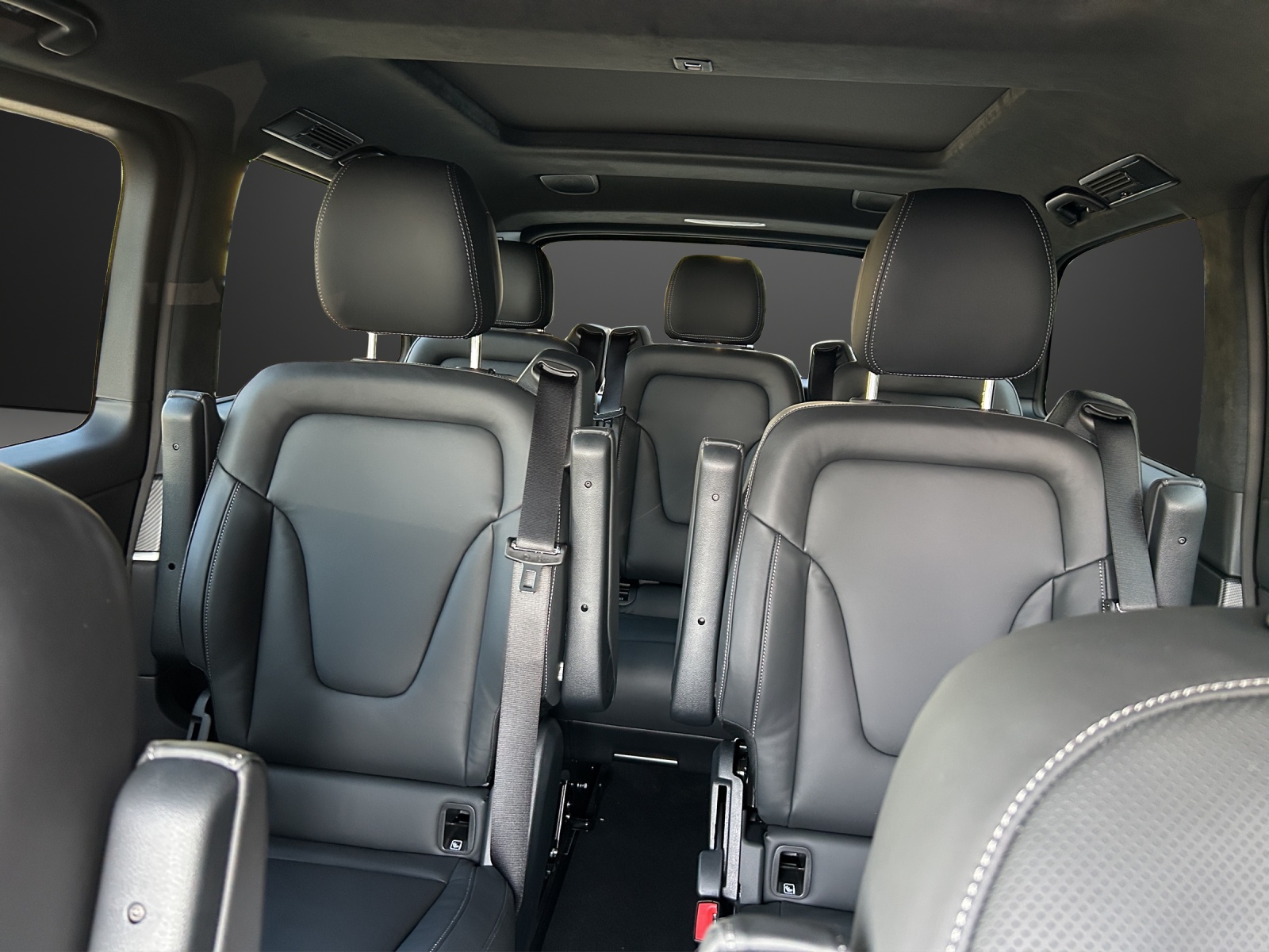 MERCEDES-BENZ V 300 d lang 4Matic Swiss Edition 9G-Tronic-image-9