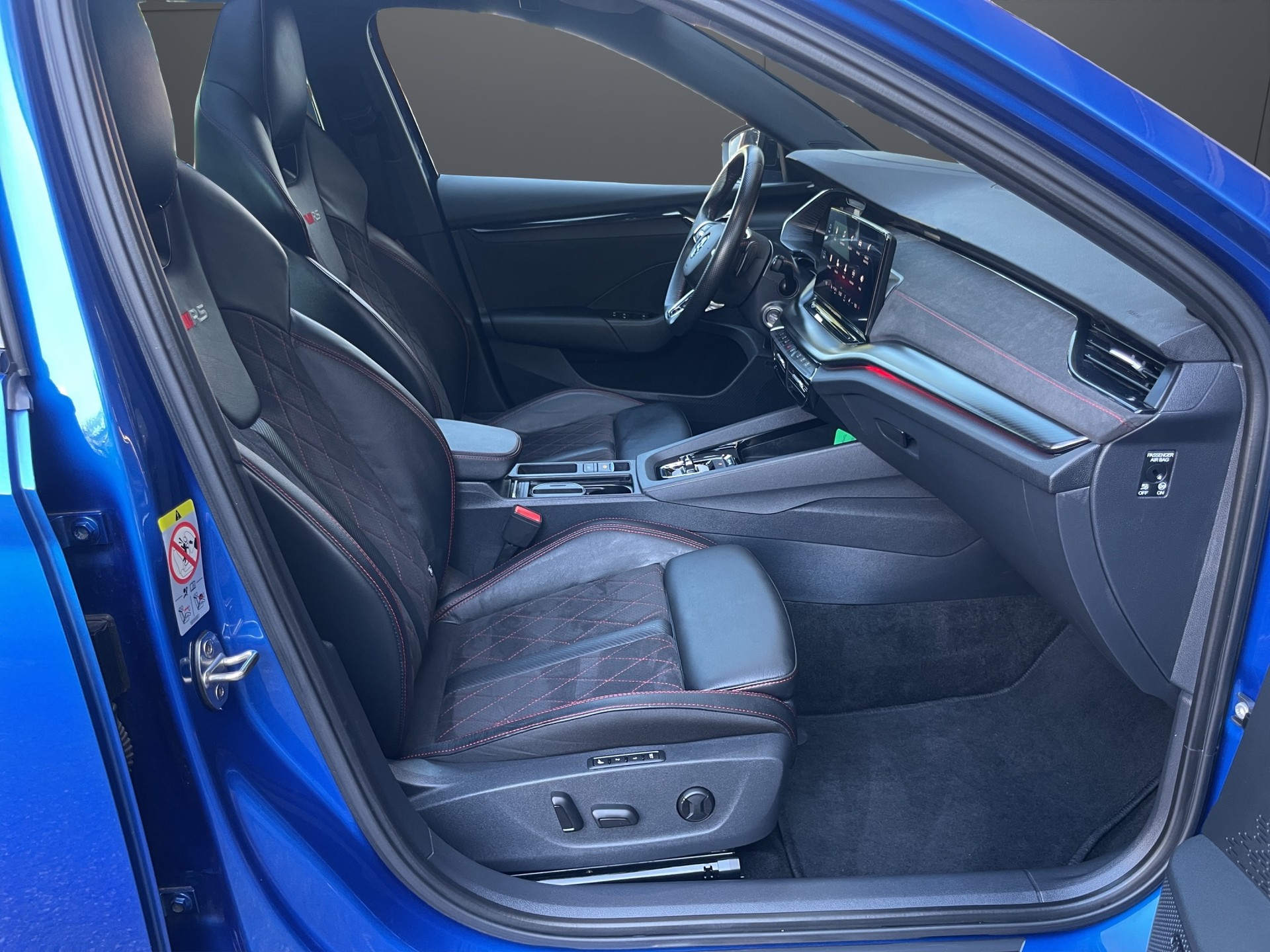 SKODA Octavia Combi 2.0 TDI DSG RS 4x4-image-8