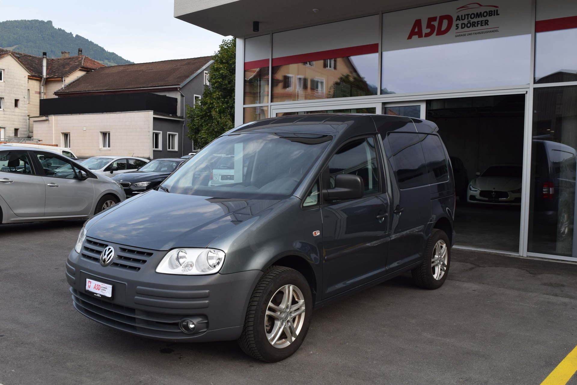 VW Caddy 1.9TDI PD 4Motion-showroom-element-1