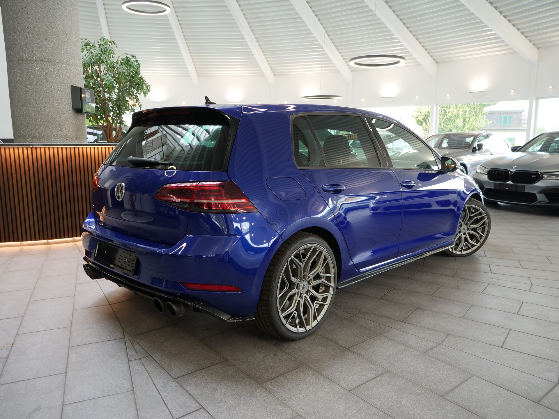 VW Golf 2.0 TSI R 4Motion DSG-image-2