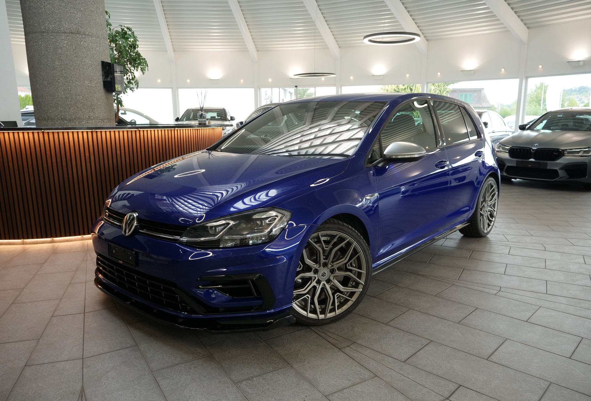 VW Golf 2.0 TSI R 4Motion DSG-image-1