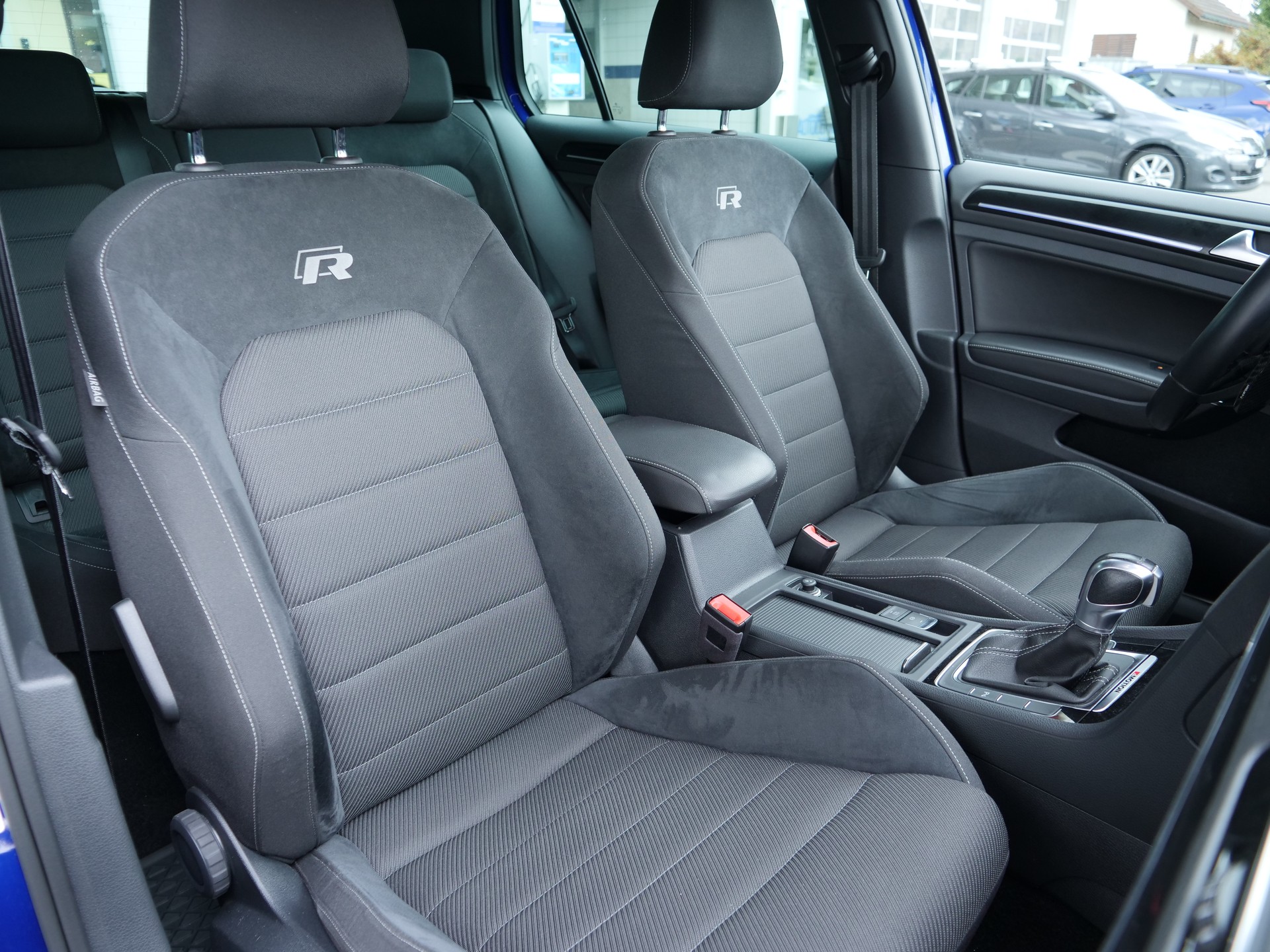 VW Golf 2.0 TSI R 4Motion DSG-image-10