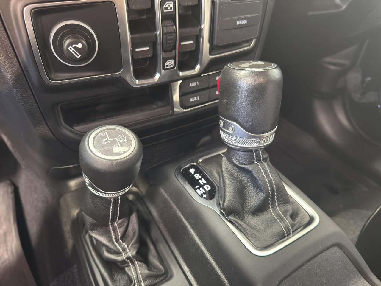 JEEP Wrangler 2.0 Turbo Sahara Unlimited 4xe-image-15
