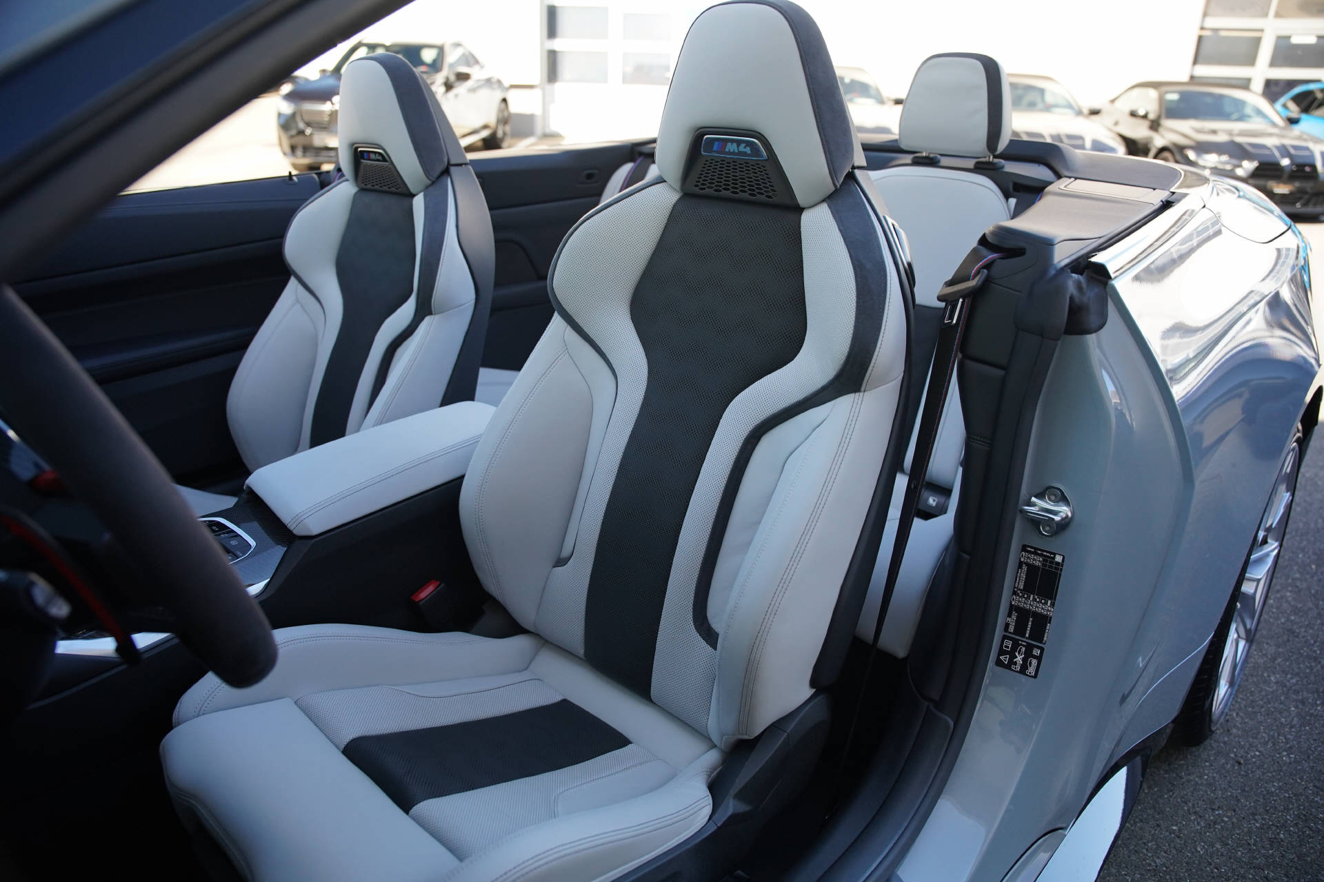 BMW M4 Cabrio Competition M xDrive LCI-image-9