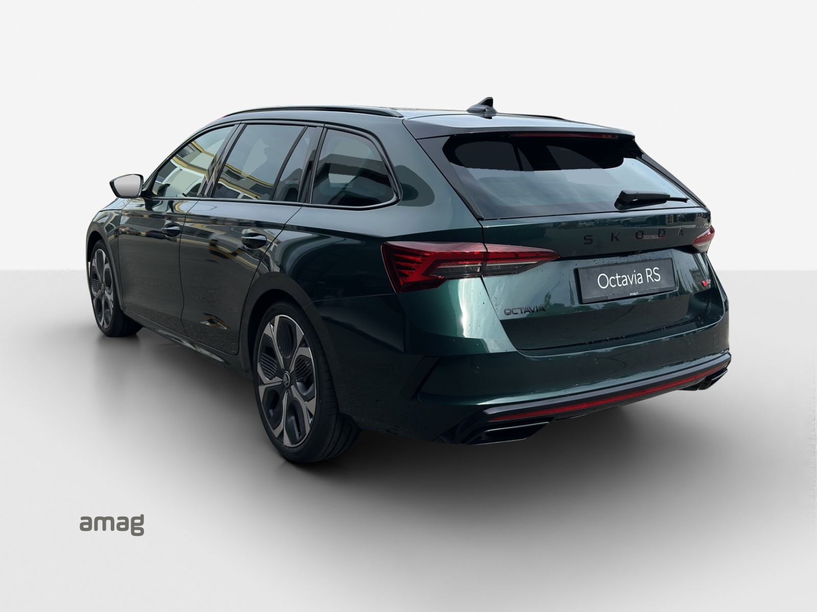 SKODA Octavia Combi 2.0 TSI DSG RS 30 Years Edition-image-2