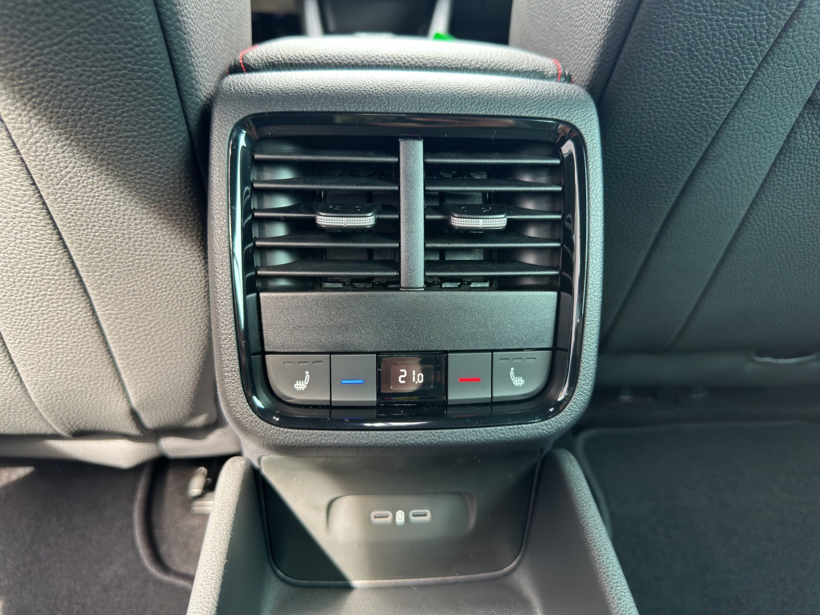 SKODA Octavia Combi 2.0 TSI DSG RS 30 Years Edition-image-15