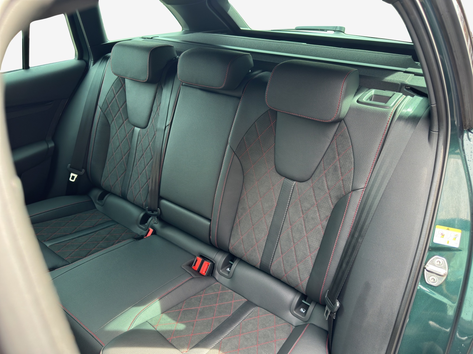 SKODA Octavia Combi 2.0 TSI DSG RS 30 Years Edition-image-11