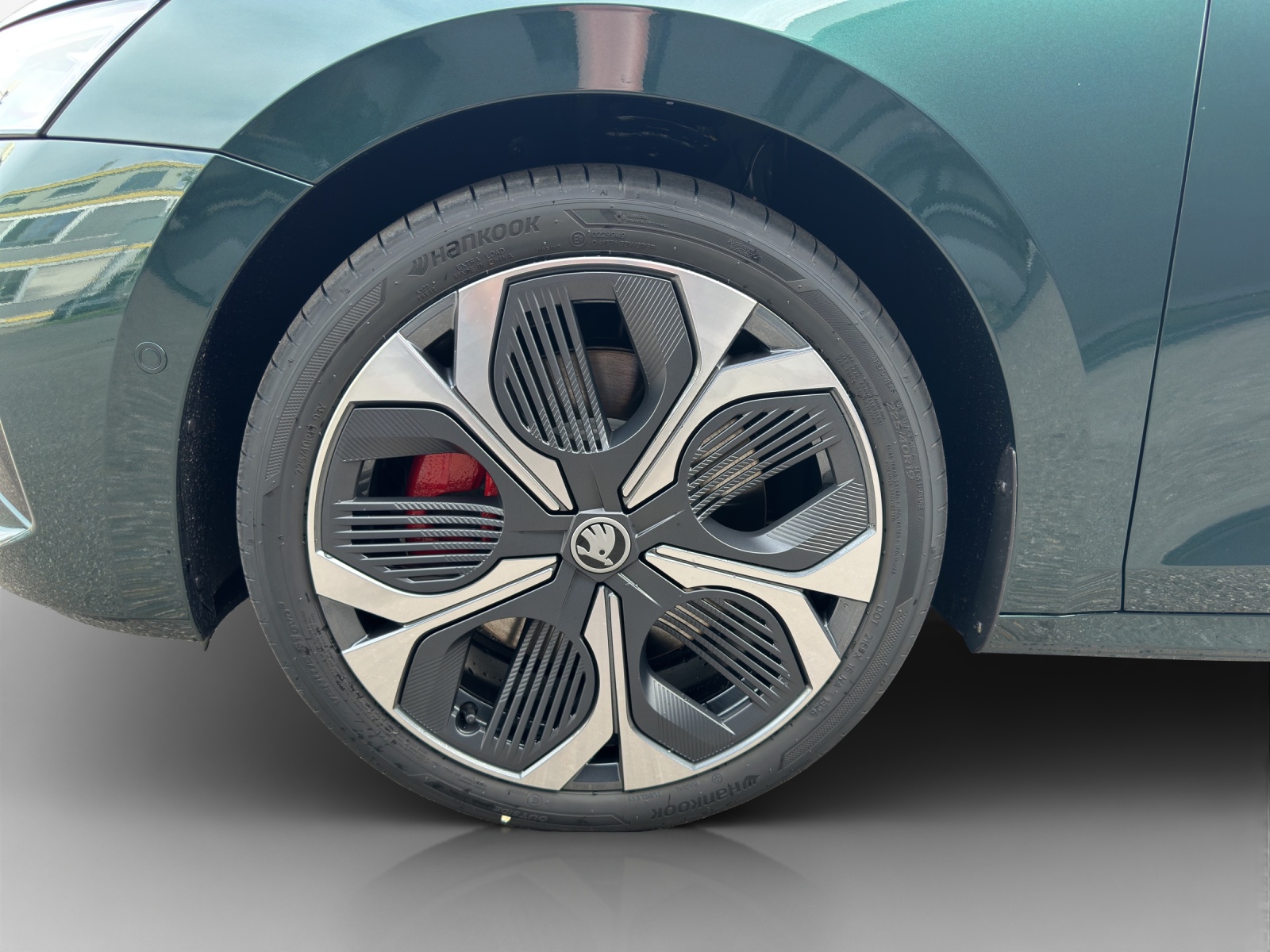 SKODA Octavia Combi 2.0 TSI DSG RS 30 Years Edition-image-14