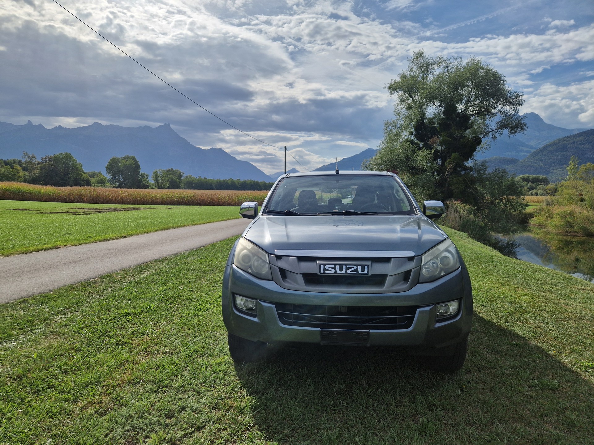 ISUZU D-MAX 2.5 Crew Cab Satellite 4x4-image-1