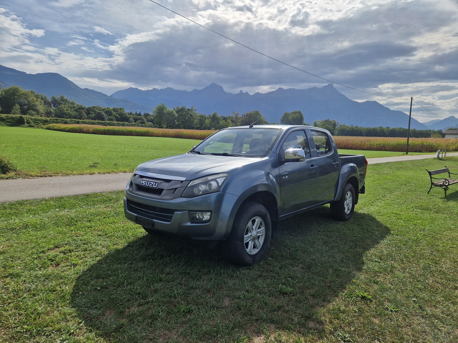 ISUZU D-MAX 2.5 Crew Cab Satellite 4x4-image-0
