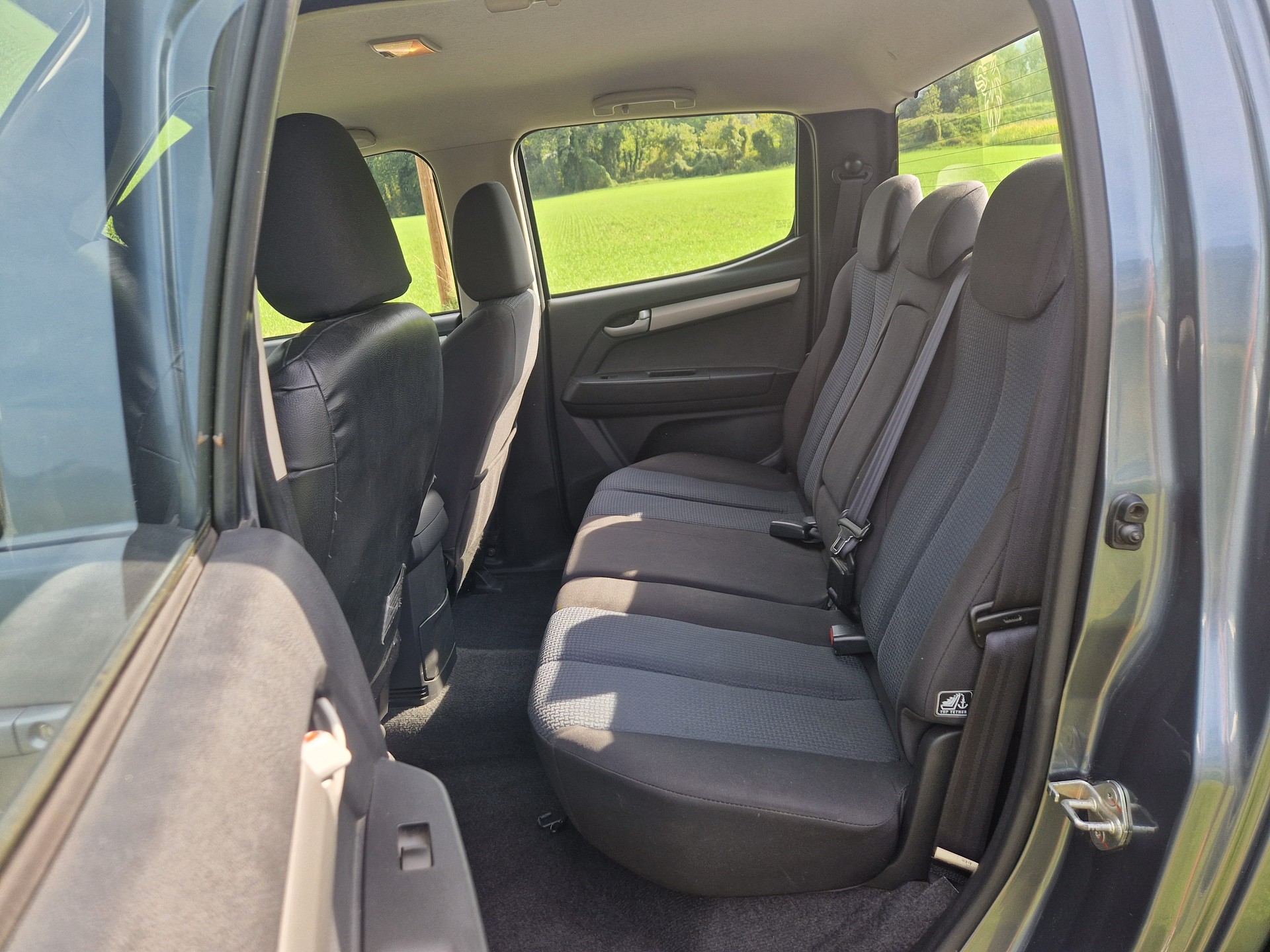 ISUZU D-MAX 2.5 Crew Cab Satellite 4x4-image-6