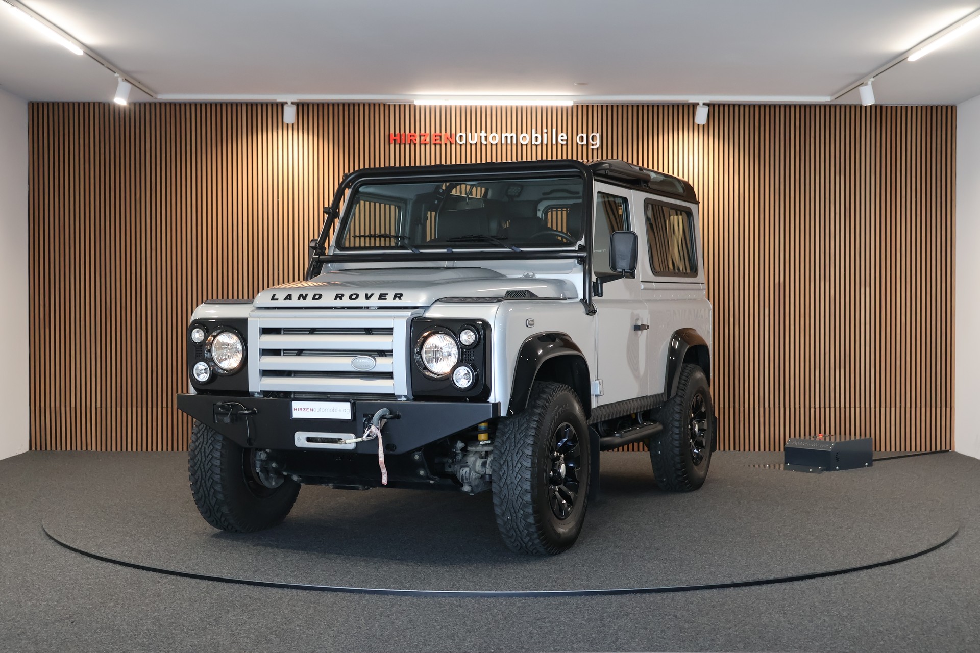 LAND ROVER Defender 90 2.4 Td4 RAW Station Wagon