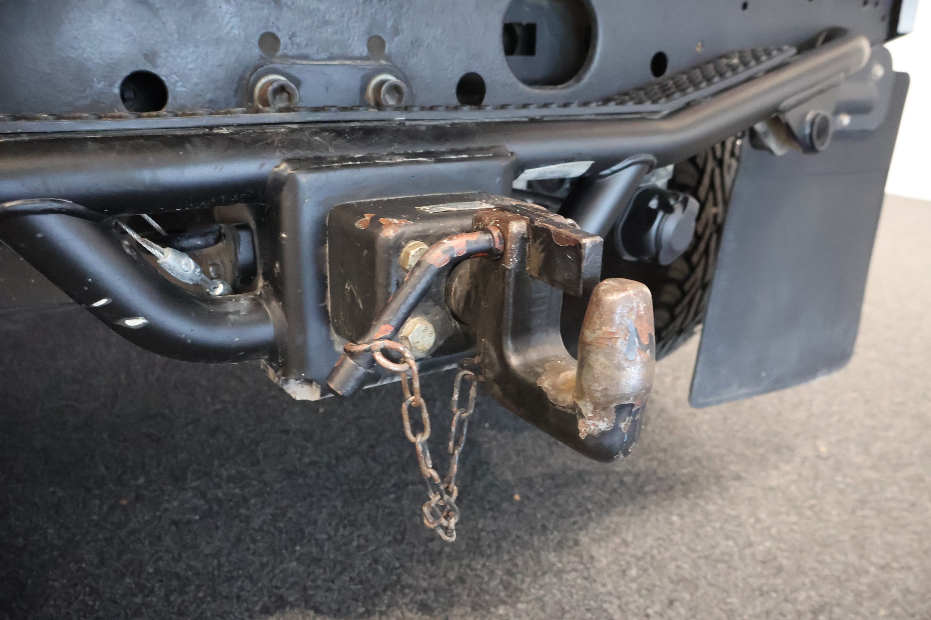LAND ROVER Defender 90 2.4 Td4 RAW Station Wagon-image-30