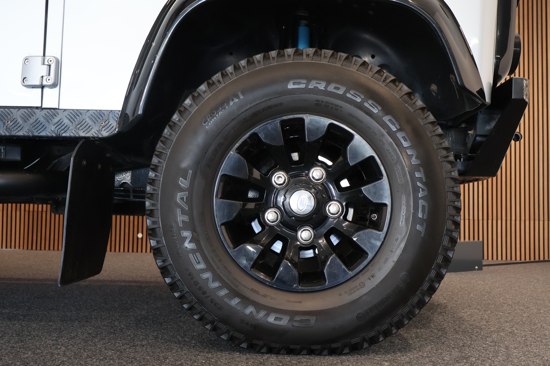 LAND ROVER Defender 90 2.4 Td4 RAW Station Wagon-image-10