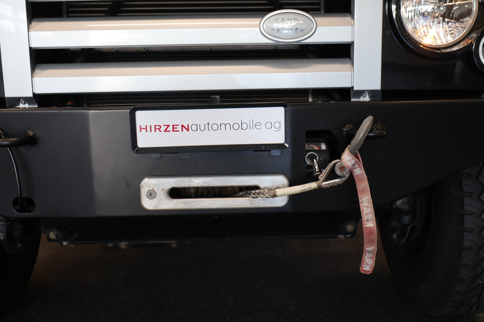 LAND ROVER Defender 90 2.4 Td4 RAW Station Wagon-image-7
