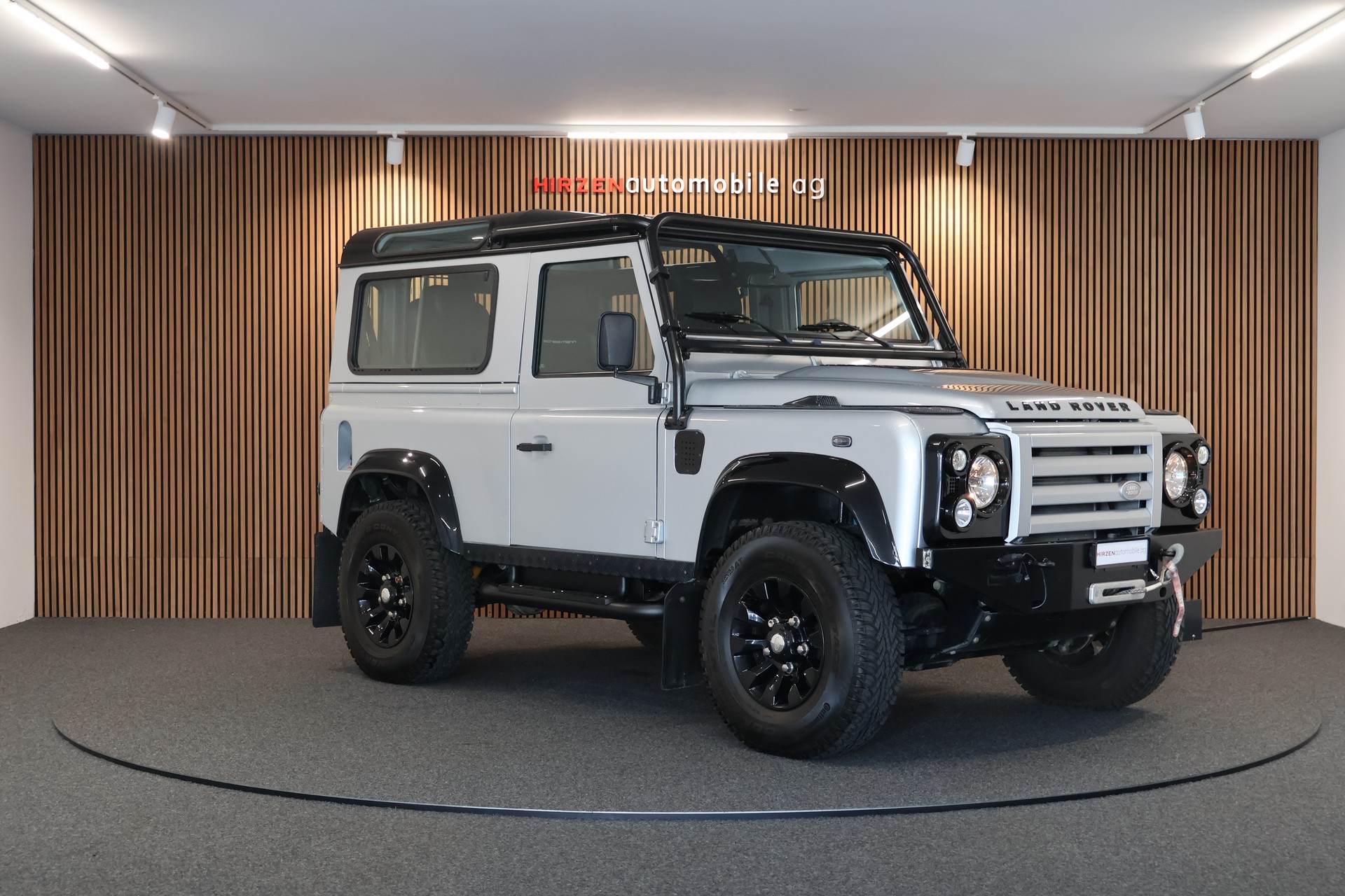 LAND ROVER Defender 90 2.4 Td4 RAW Station Wagon-image-5