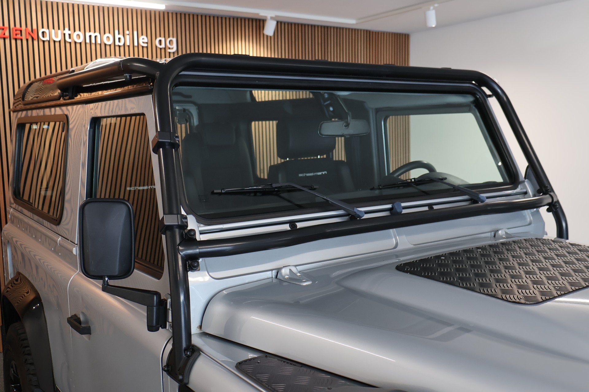LAND ROVER Defender 90 2.4 Td4 RAW Station Wagon-image-8