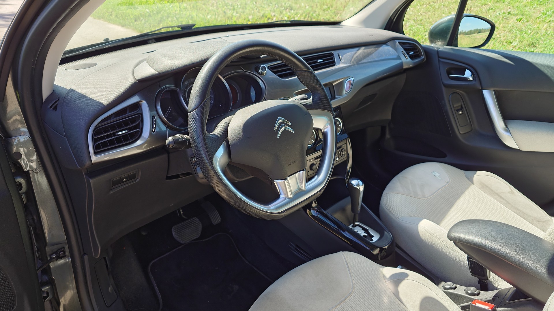 CITROEN C3 1.6i 16V Exclusive Automatic-image-9