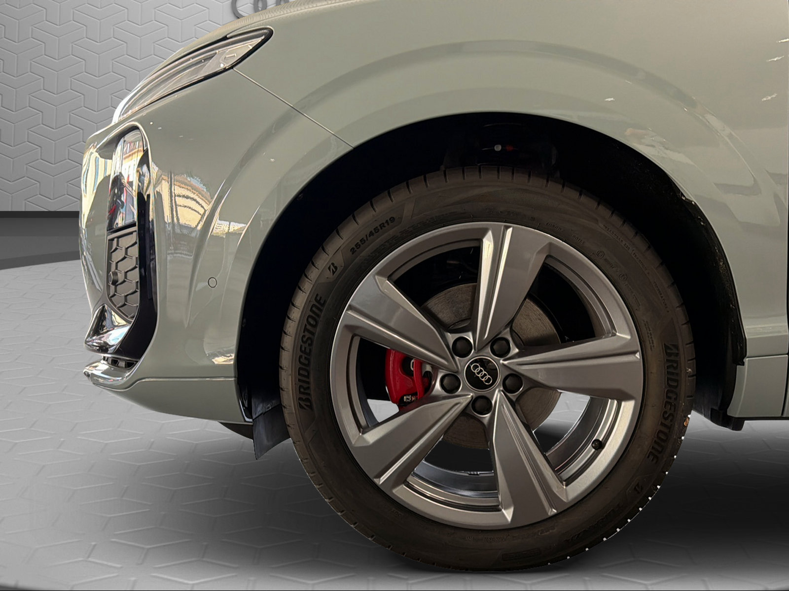 AUDI Q3 SUV 110 kW TFSI S tronic-image-5
