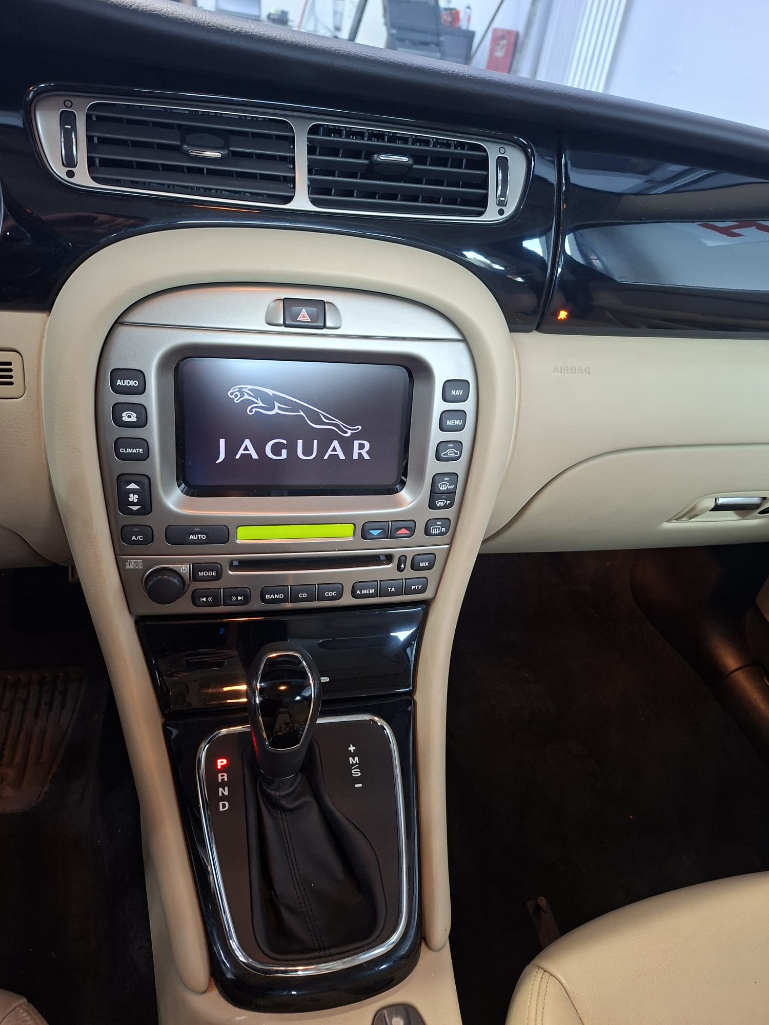 JAGUAR X-Type 2.2D Sovereign Automatic-image-16