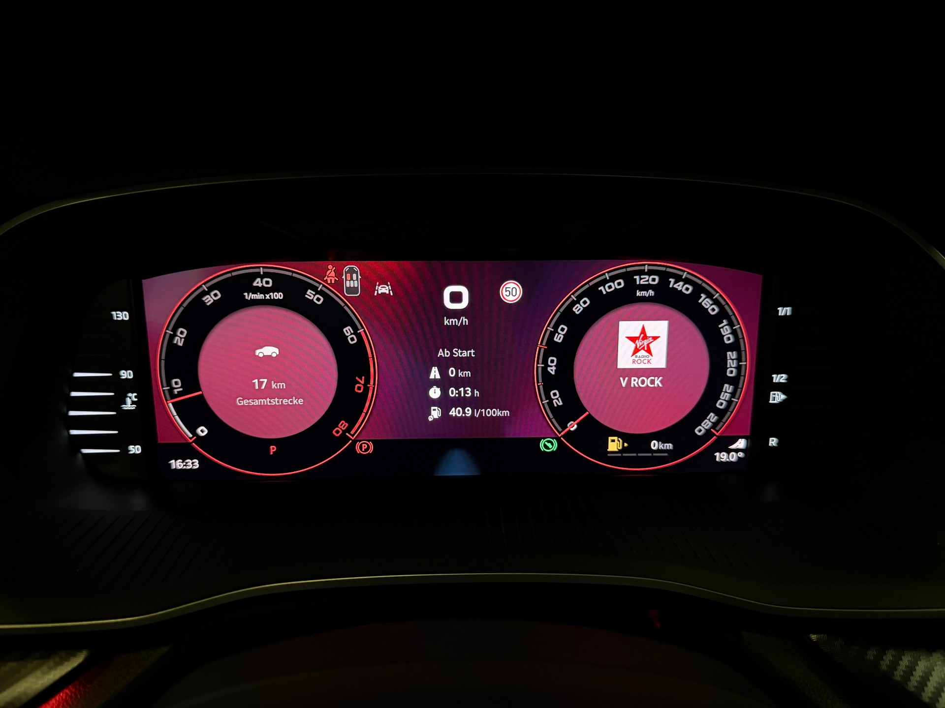 SKODA Octavia Combi 2.0 TSI DSG RS-image-20