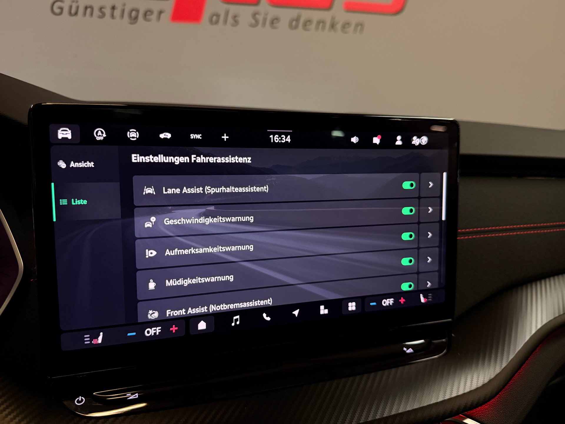 SKODA Octavia Combi 2.0 TSI DSG RS-image-25