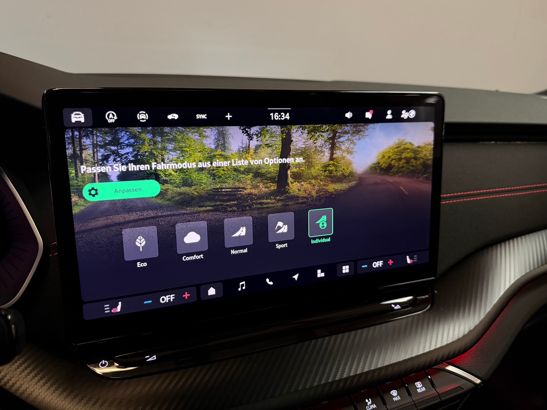 SKODA Octavia Combi 2.0 TSI DSG RS-image-23