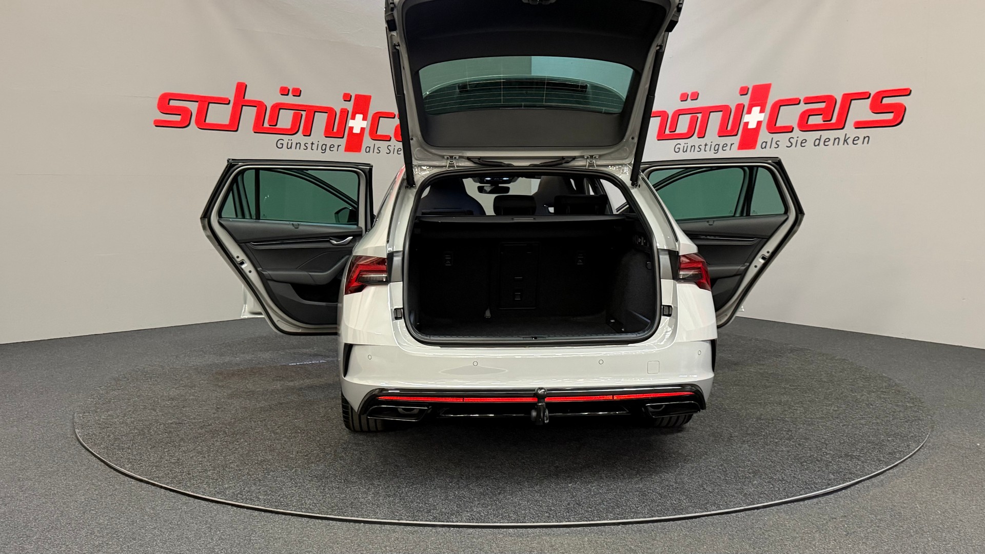 SKODA Octavia Combi 2.0 TSI DSG RS-image-5