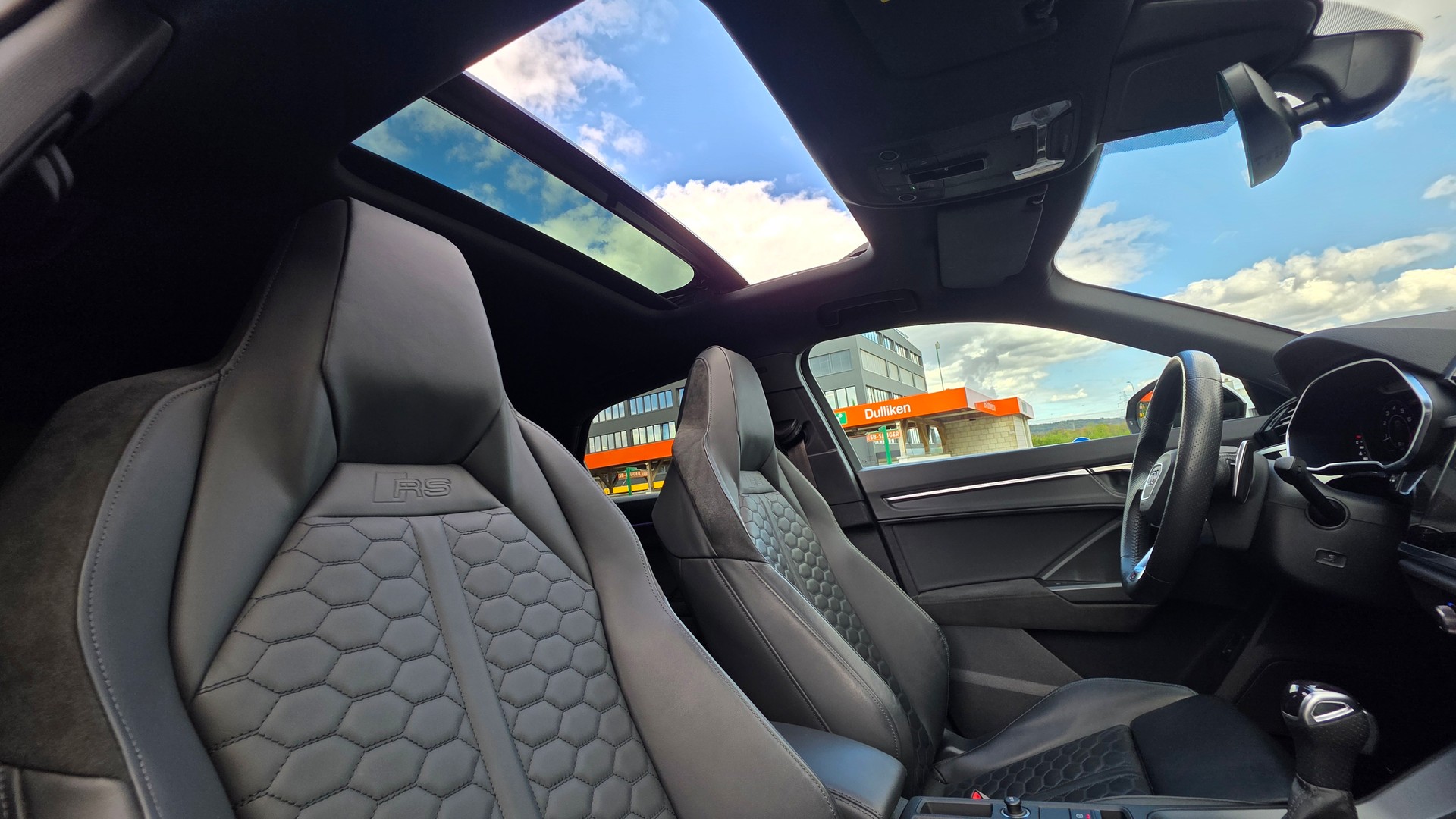 AUDI RS Q3 Sportback quattro S tronic-image-17