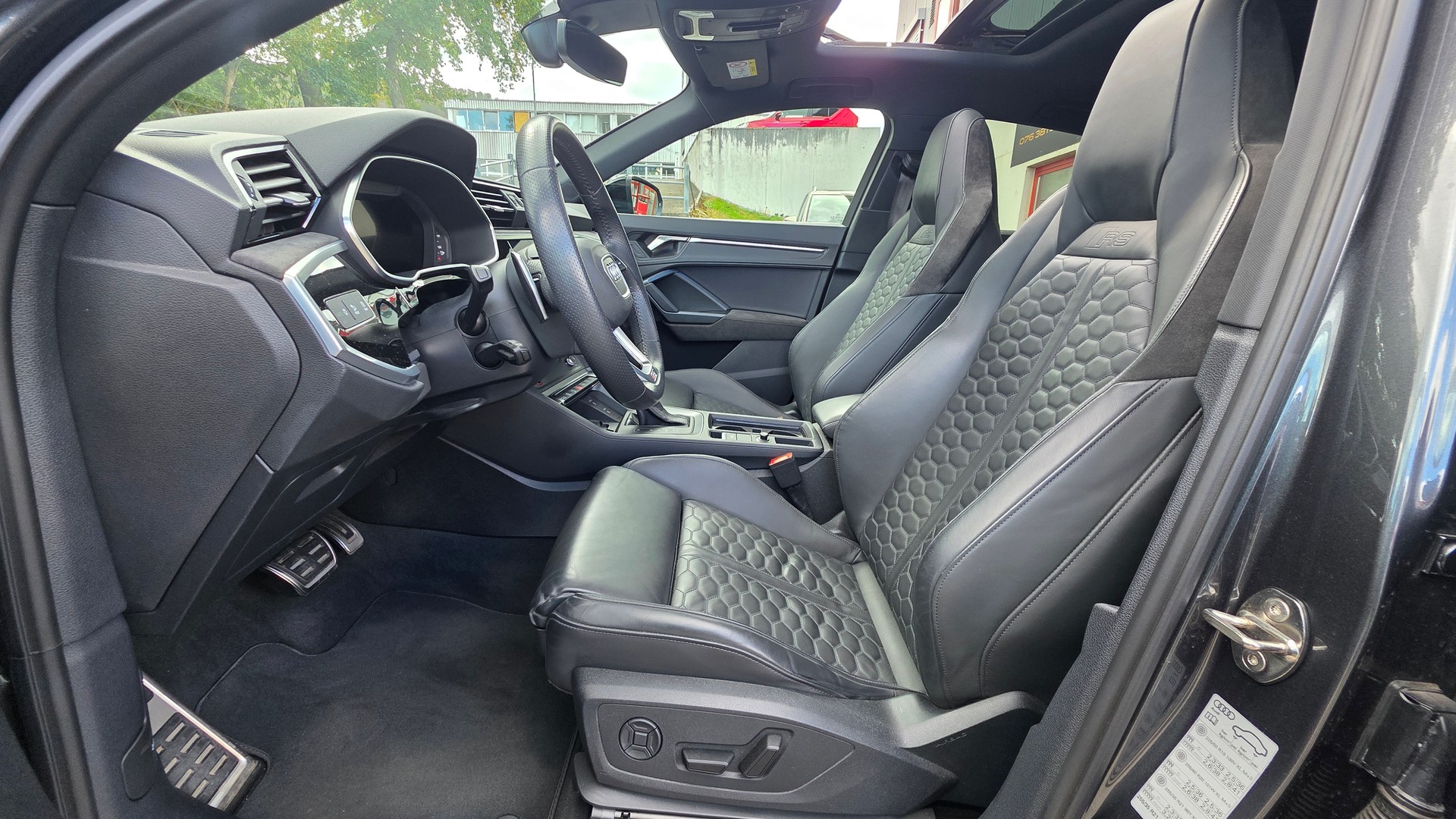 AUDI RS Q3 Sportback quattro S tronic-image-14