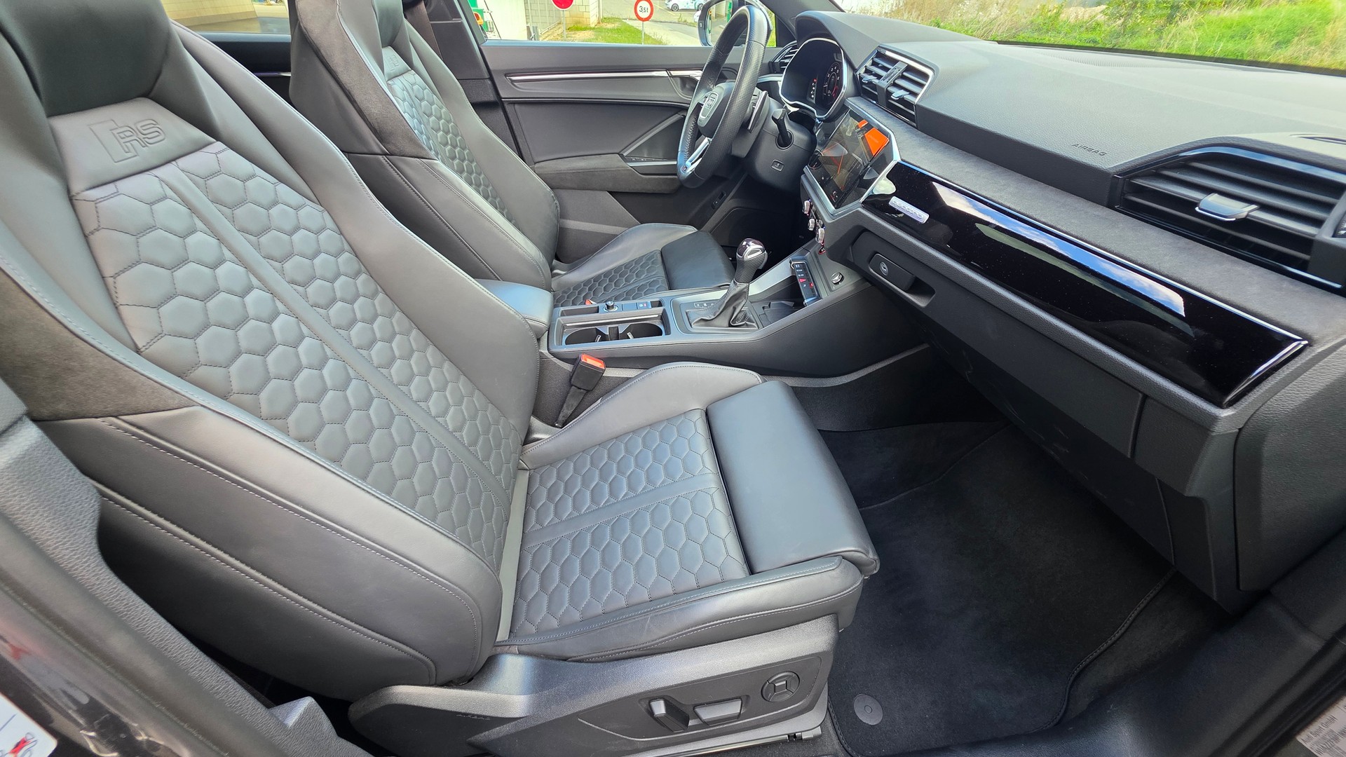 AUDI RS Q3 Sportback quattro S tronic-image-16