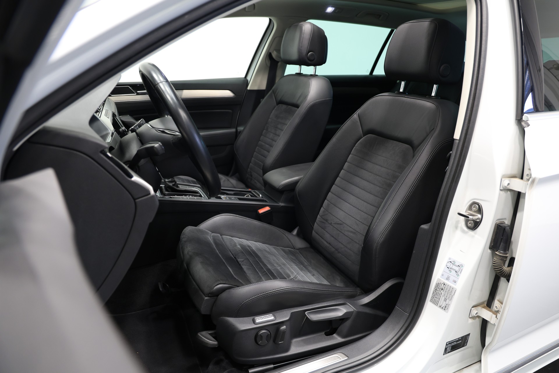 VW Passat Variant 2.0 TDI BMT Highline DSG 4Motion *R-Line aussen*frisch ab Service*frisch ab MFK*-image-17