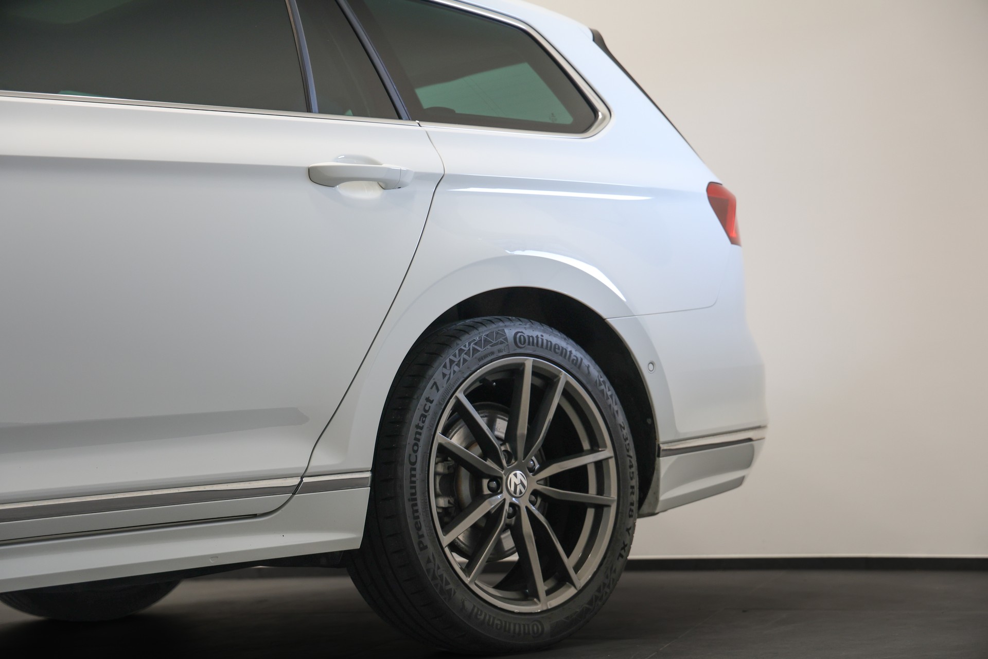 VW Passat Variant 2.0 TDI BMT Highline DSG 4Motion *R-Line aussen*frisch ab Service*frisch ab MFK*-image-9