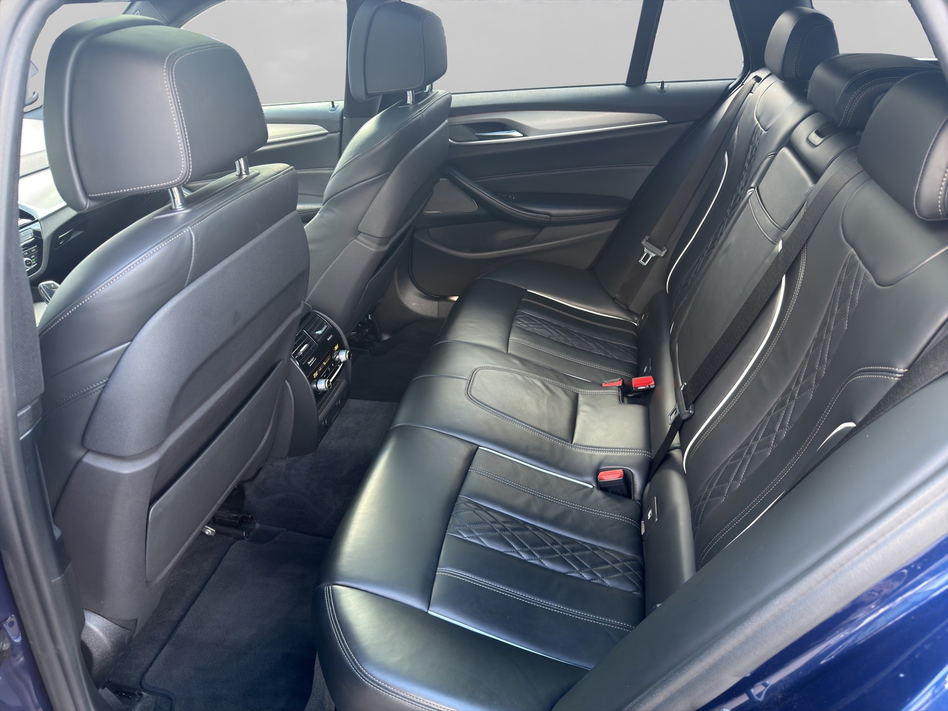BMW 540i xDrive Touring Steptronic-image-13