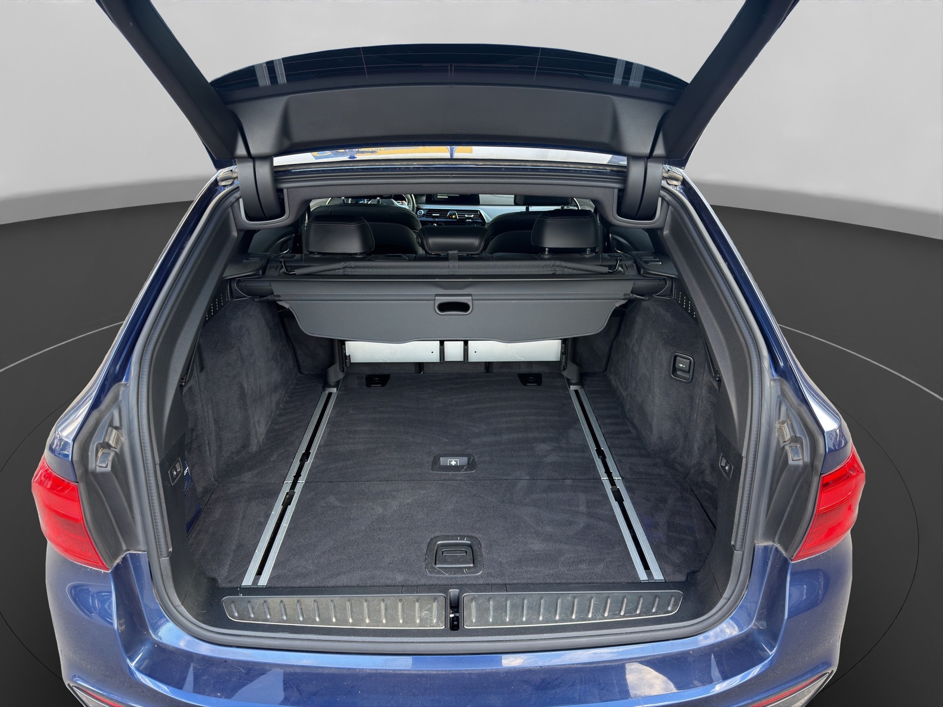 BMW 540i xDrive Touring Steptronic-image-15