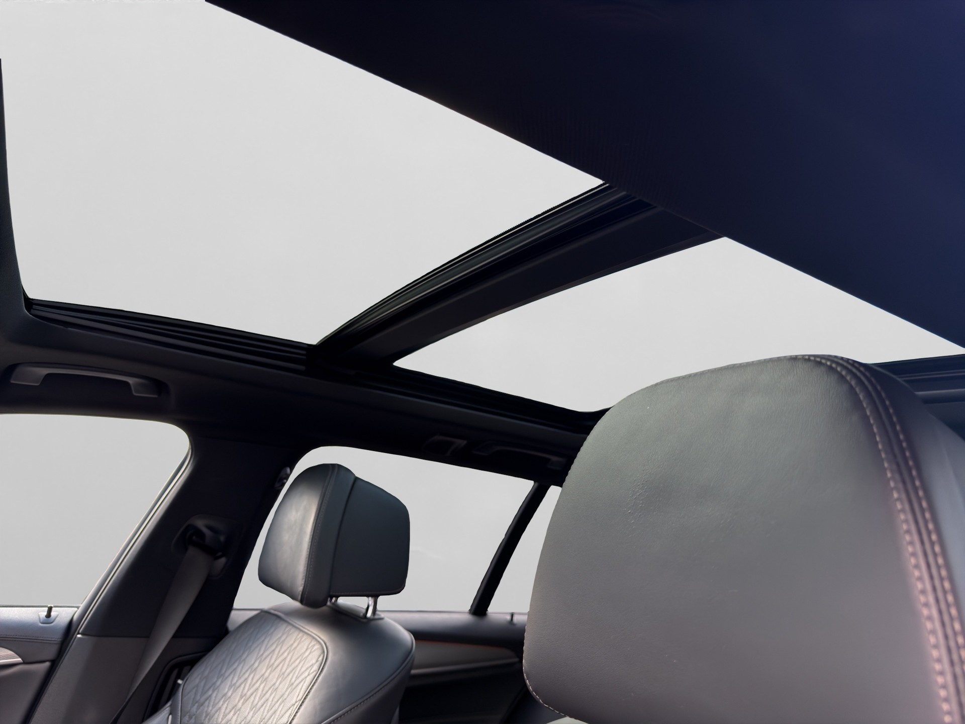 BMW 540i xDrive Touring Steptronic-image-14