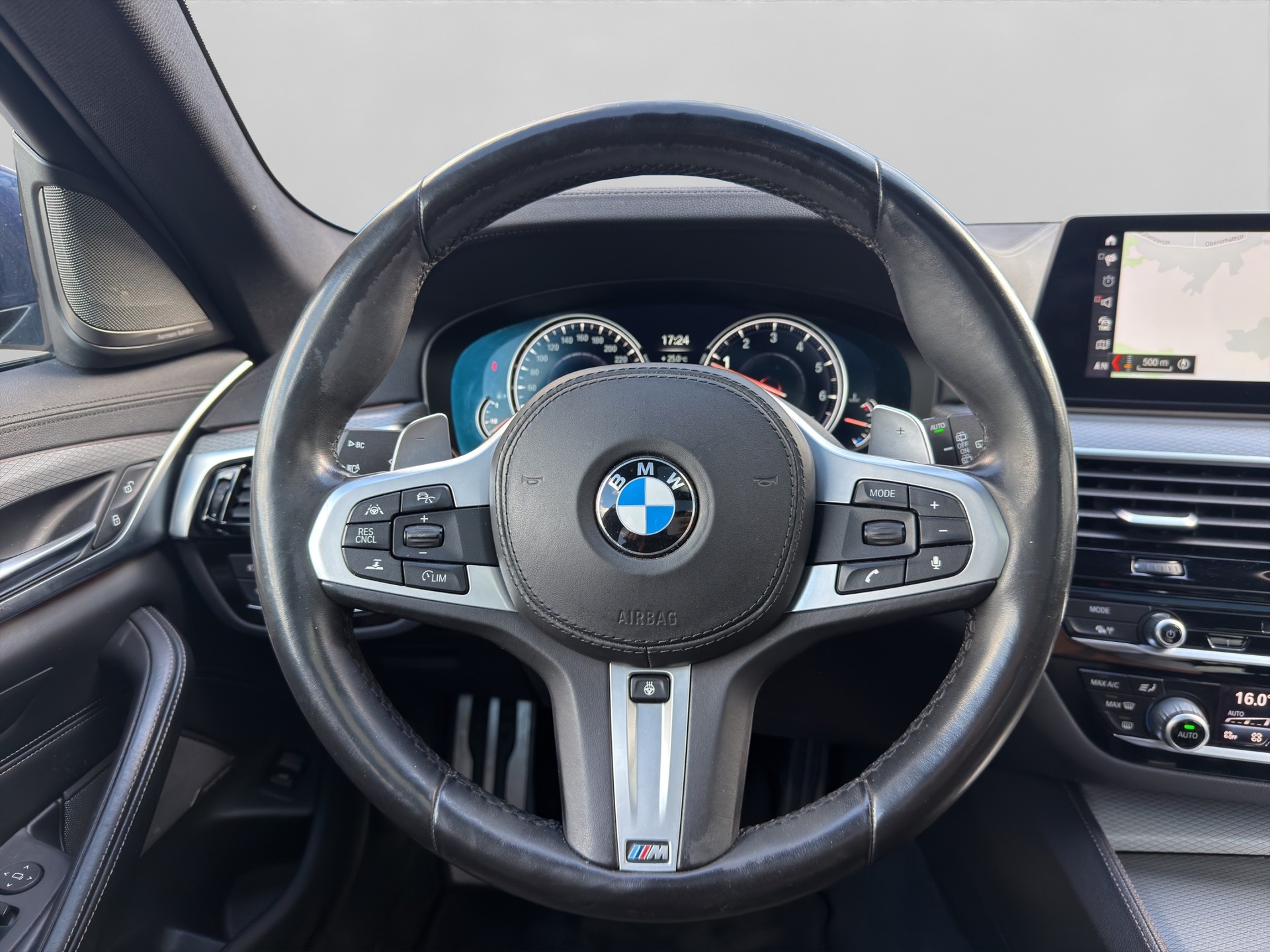 BMW 540i xDrive Touring Steptronic-image-12