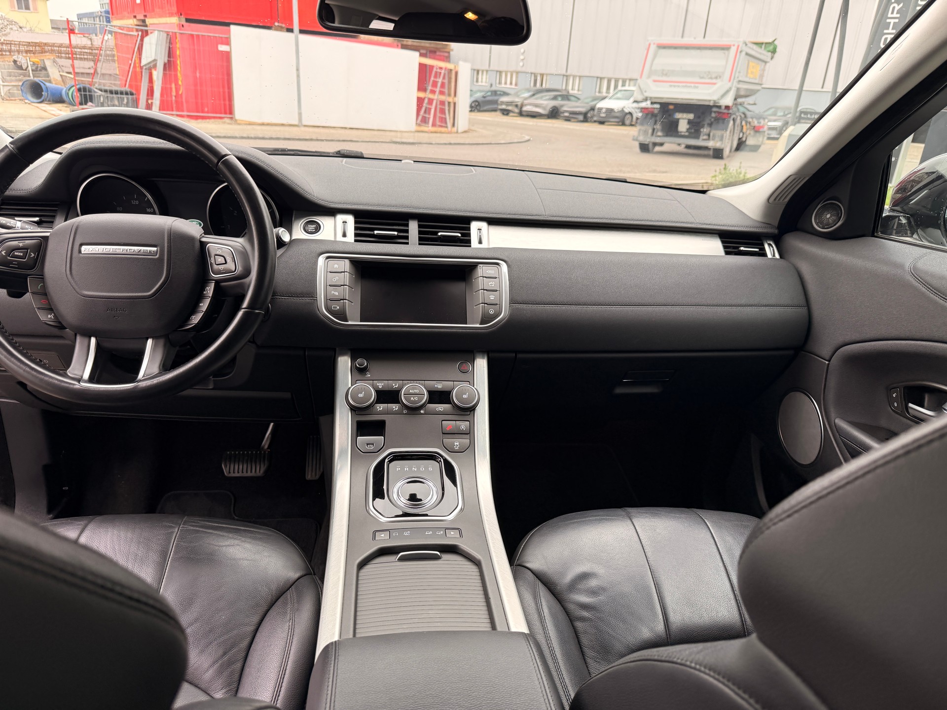 LAND ROVER Range Rover Evoque 2.0 TD4 SE Dynamic AT9-image-13