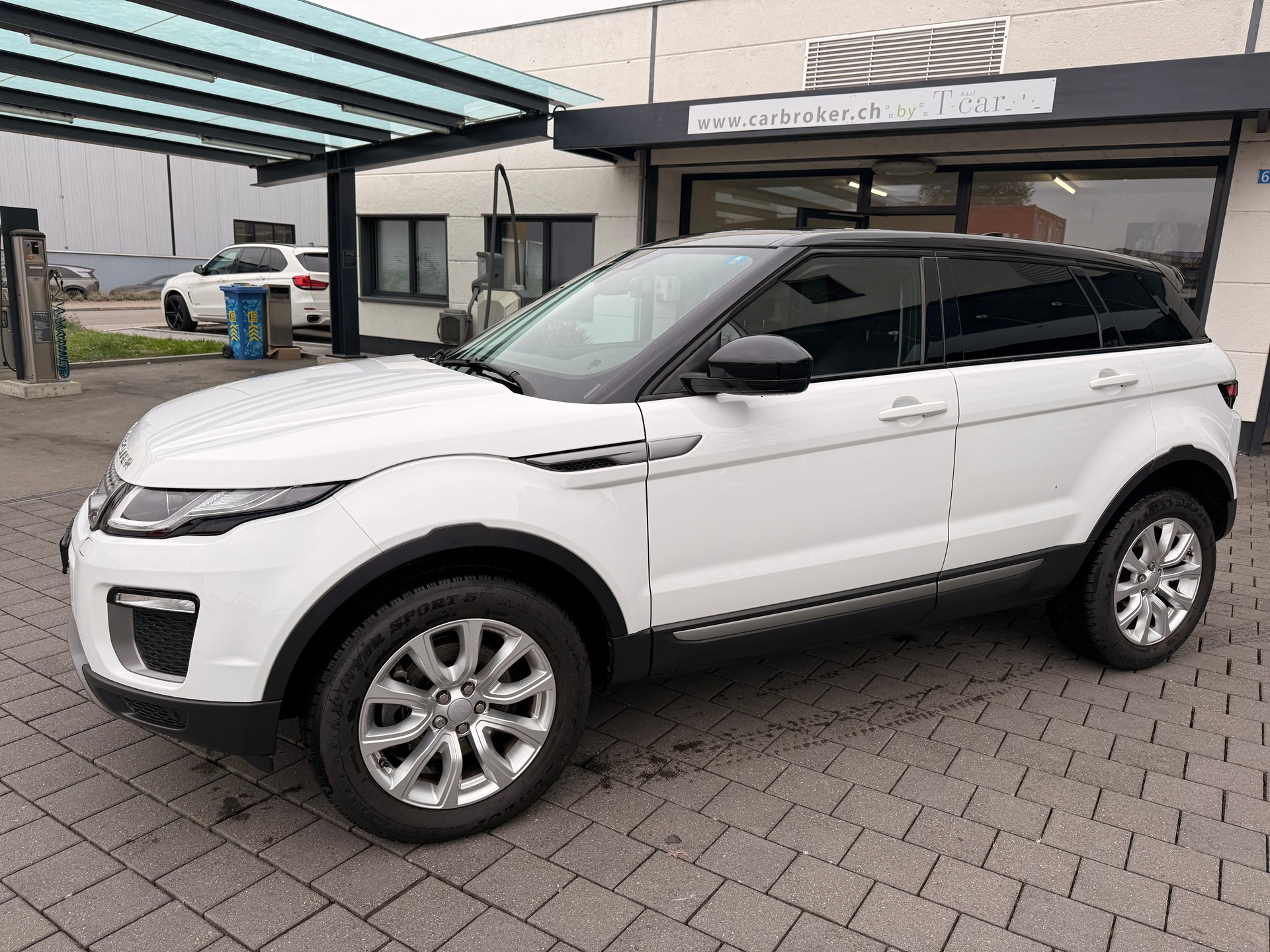 LAND ROVER Range Rover Evoque 2.0 TD4 SE Dynamic AT9-image-1