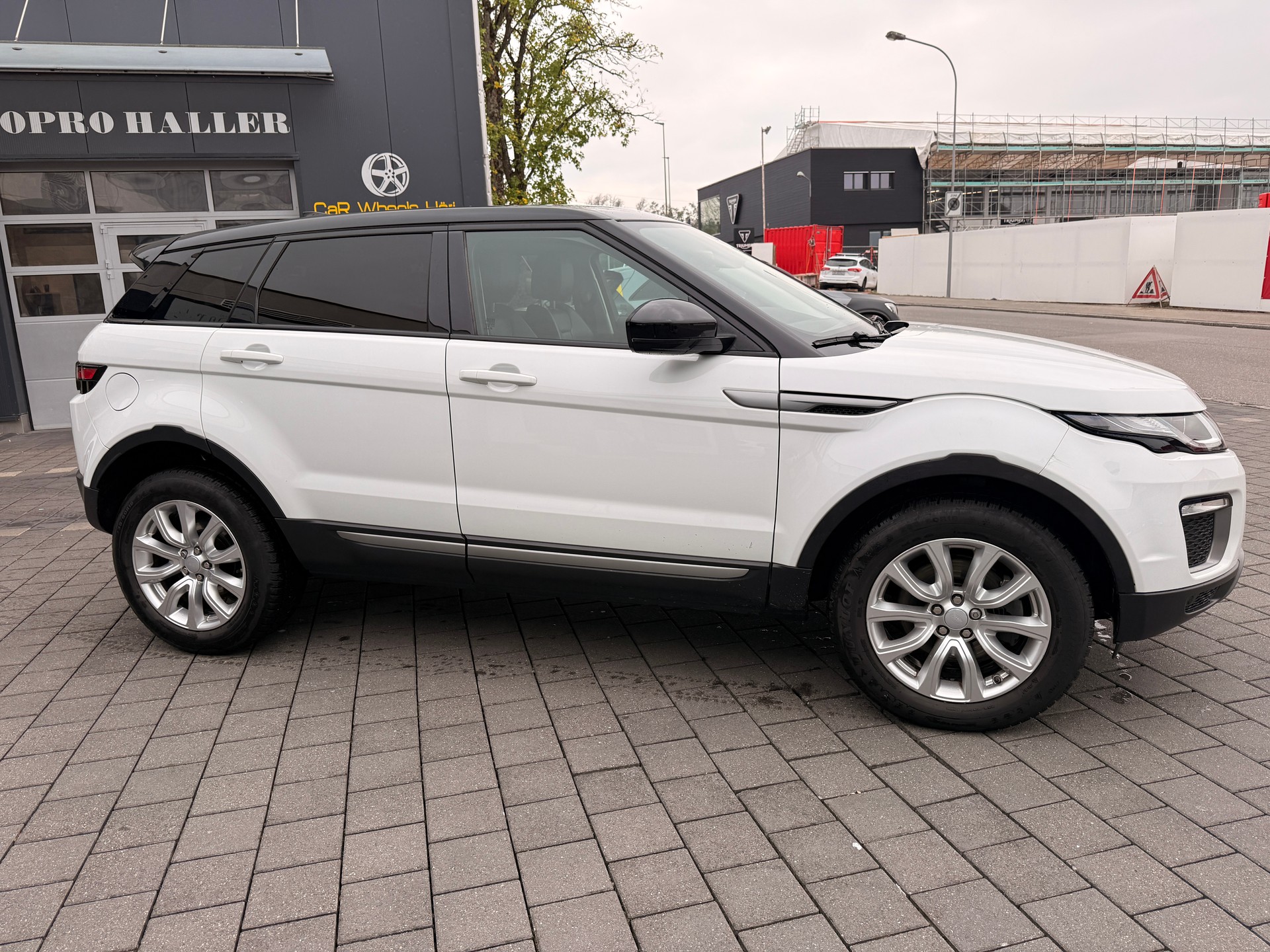 LAND ROVER Range Rover Evoque 2.0 TD4 SE Dynamic AT9-image-5