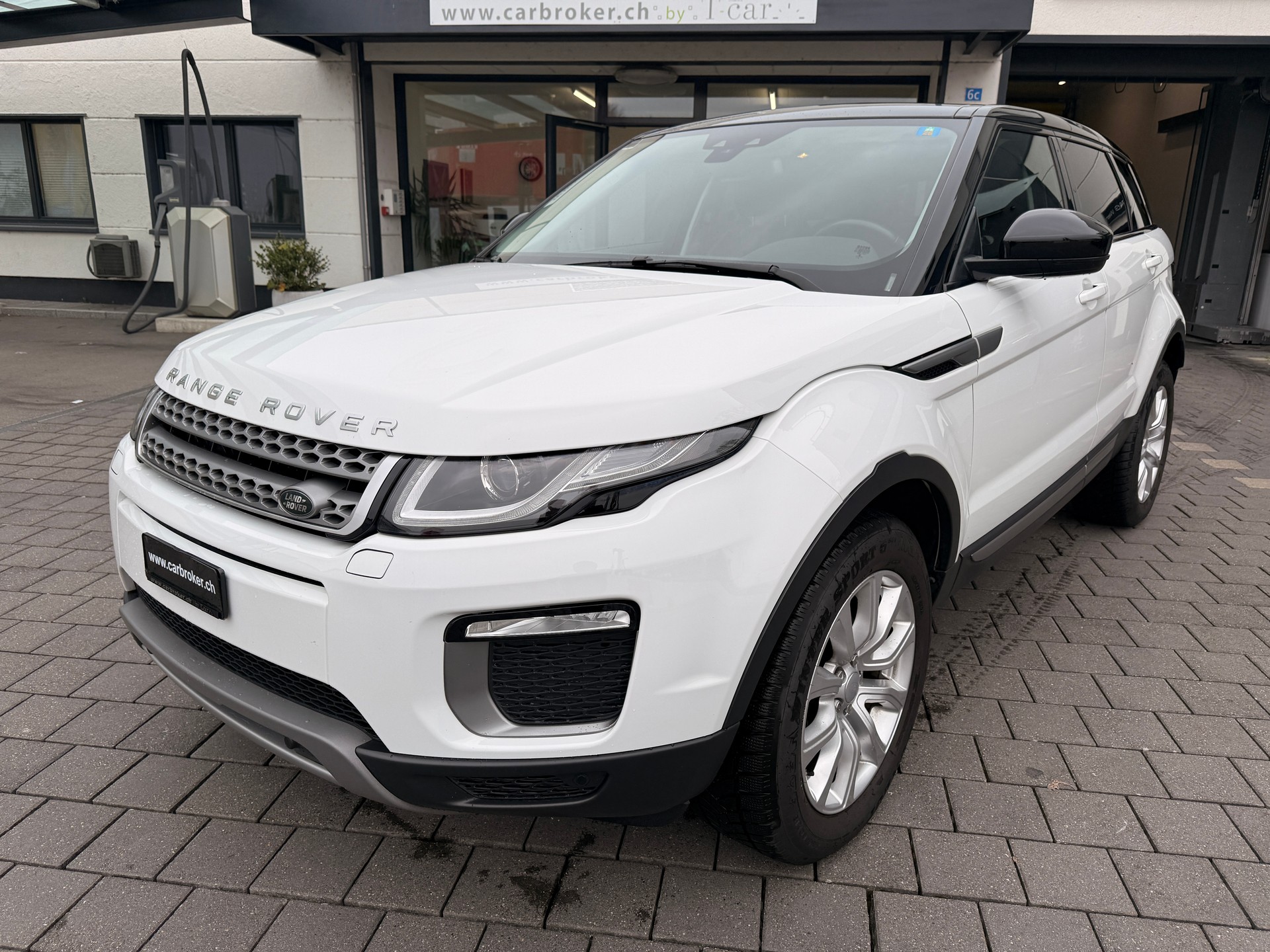 LAND ROVER Range Rover Evoque 2.0 TD4 SE Dynamic AT9-image-0