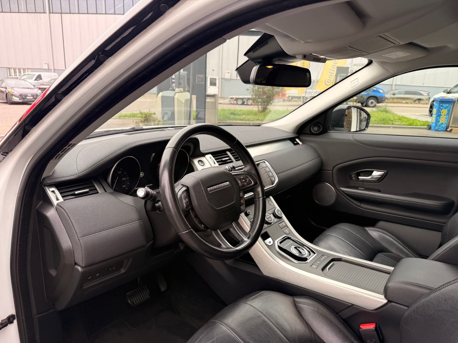 LAND ROVER Range Rover Evoque 2.0 TD4 SE Dynamic AT9-image-12
