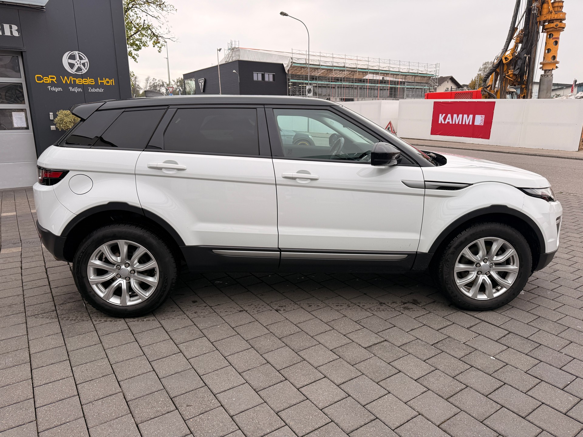 LAND ROVER Range Rover Evoque 2.0 TD4 SE Dynamic AT9-image-6