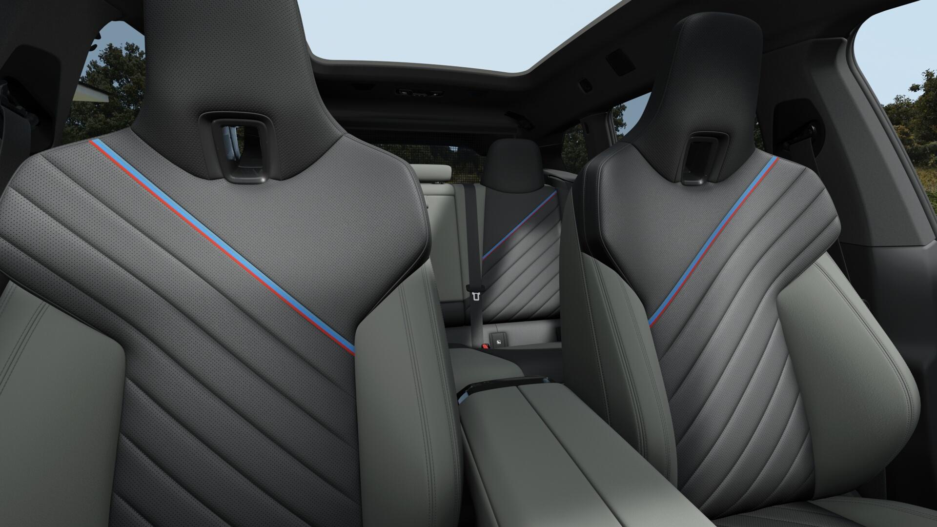 BMW iX M70-image-4