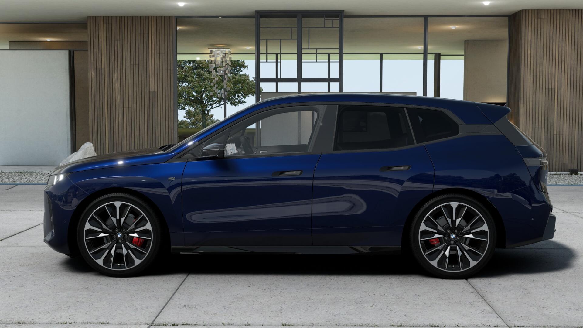 BMW iX M70-image-1